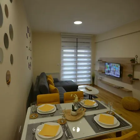 Golden Star Apartment *