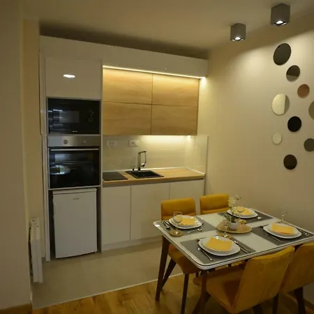 Golden Star Apartment *